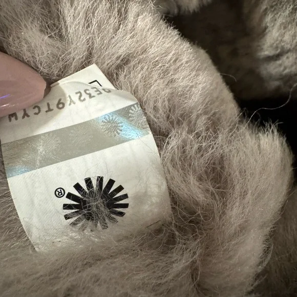 UGG boots. Due to dying techniques, color range between greenish and gray - Picture 7 of 8